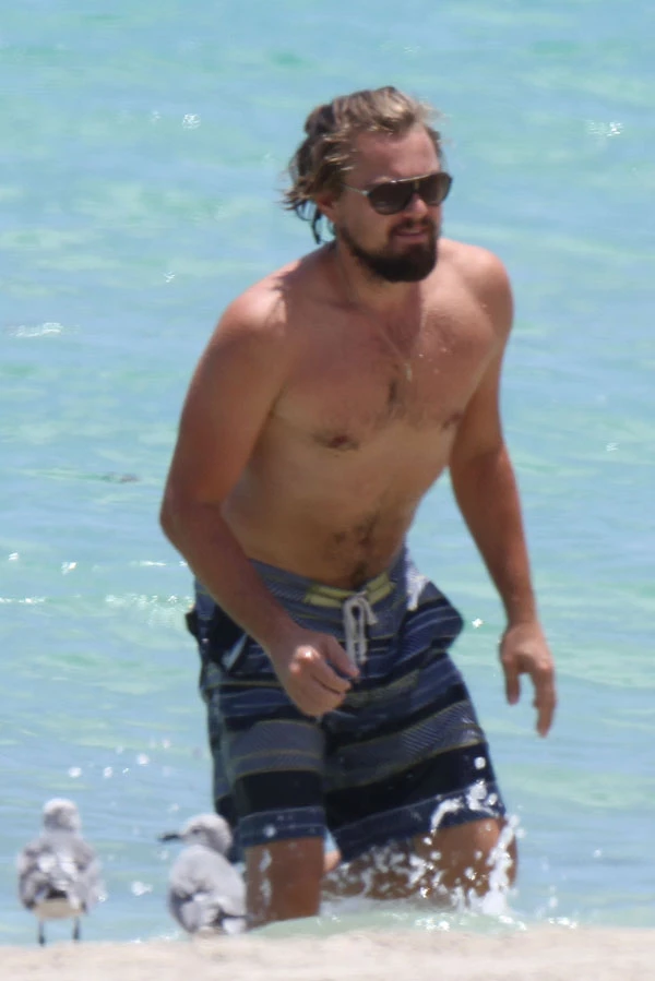 O Leonardo DiCaprio στην παραλία, με νέο στυλ - εικόνα 2