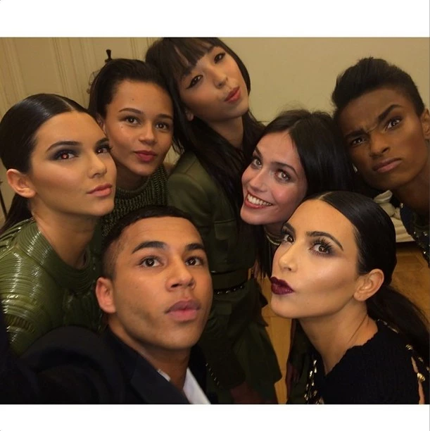 H Kim Kardashian στον "στρατό" του οίκου Balmain - εικόνα 4