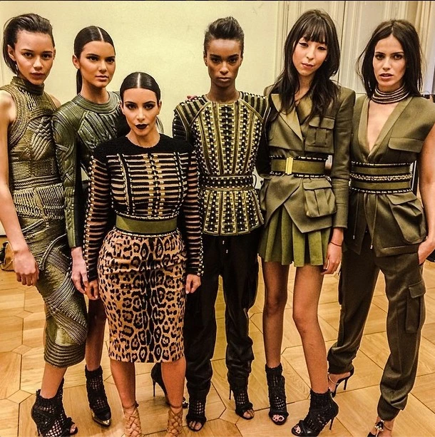 H Kim Kardashian στον "στρατό" του οίκου Balmain - εικόνα 3