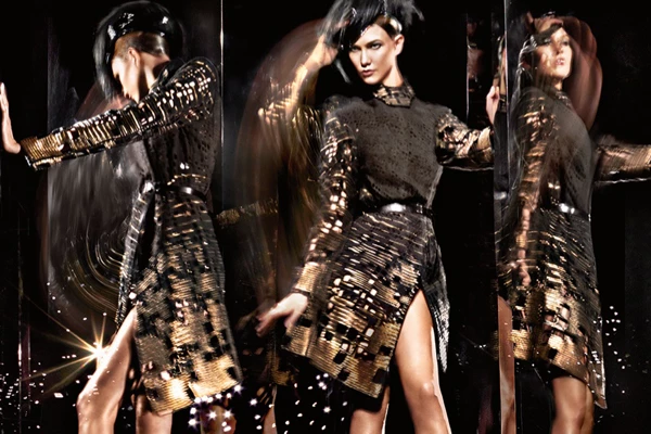 H Karlie Kloss πρωταγωνιστεί στη φθινοπωρινή καμπάνια Donna Karan (Plus: video) - εικόνα 3