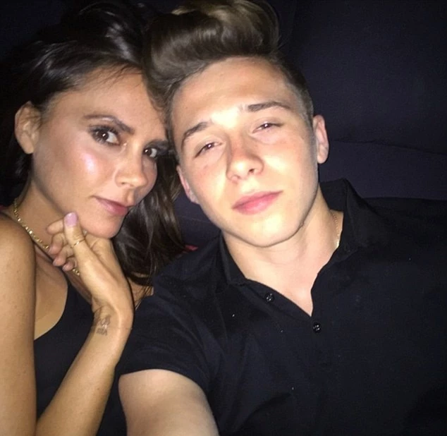 Victoria Beckham: Τι πάει λάθος με τα φρύδια της;  - εικόνα 3