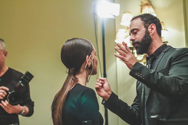 Dimitris Petrou F/W 2015-2016: Τα hair looks, οι λεπτομέρειες και οι backstage φωτογραφίες - εικόνα 3