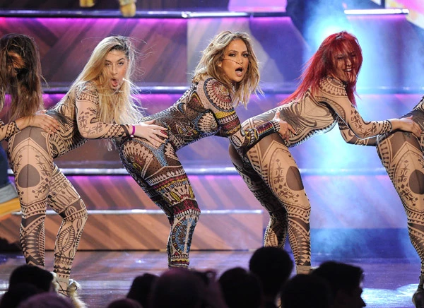Jennifer Lopez: Πιο σέξι απο ποτέ στα American Music Awards