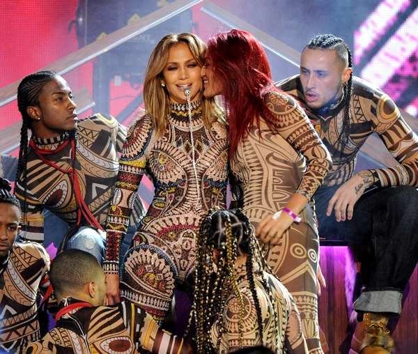 Jennifer Lopez: Πιο σέξι απο ποτέ στα American Music Awards - εικόνα 4