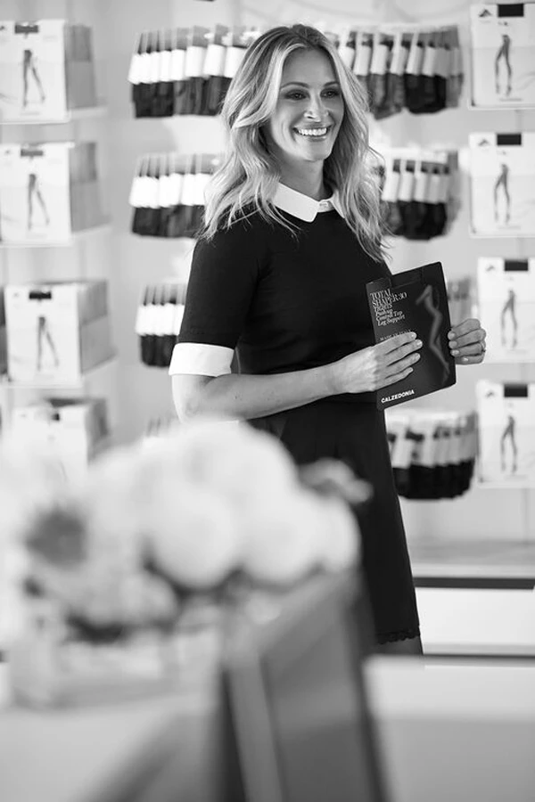 Julia Roberts: Έγινε πωλήτρια σε κατάστημα! (βίντεο) - εικόνα 2