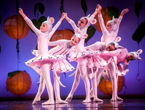 «Η Πεντάμορφη και το Τέρας» από το Athens Children's Ballet