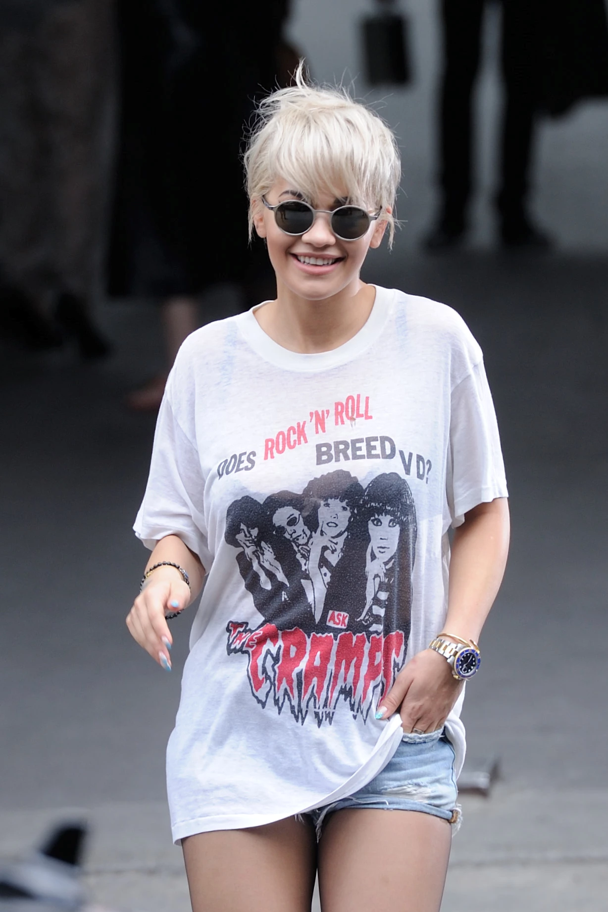 H Rita Ora έκοψε τα μαλλιά της, πολύ!  - εικόνα 3