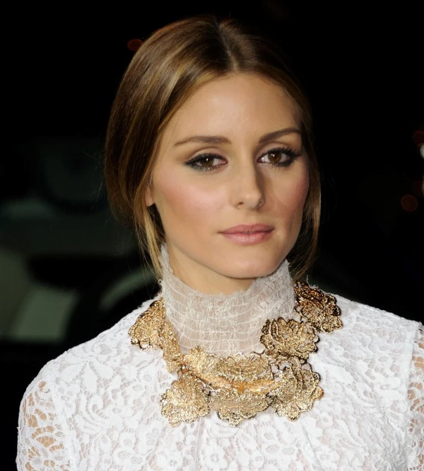 Η Olivia Palermo αποκαλύπτει ποια 3 καλλυντικά έχει πάντα μαζί της