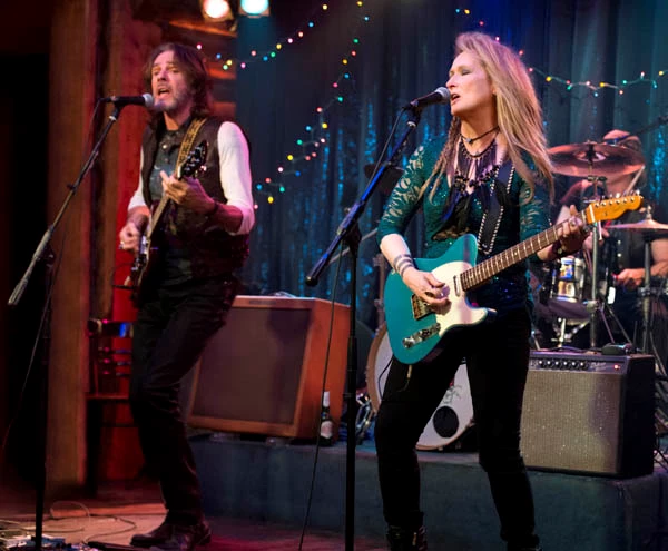 Δες τη Meryl Streep σε ρόλο rock star (video)