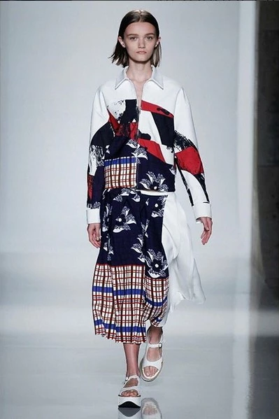 Victoria Beckham S/S16: Όλα όσα έγιναν στο fashion show της Posh Spice - εικόνα 8