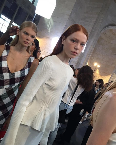 Victoria Beckham S/S16: Όλα όσα έγιναν στο fashion show της Posh Spice - εικόνα 4