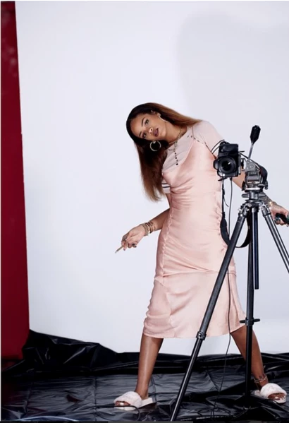 Rihanna: Αυτο-φωτογραφίζεται με το...νυχτικό της για το περιοδικο Fader - εικόνα 6