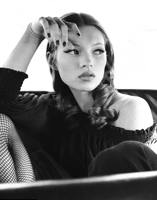 Kate Moss: Σε δημοπρασία φωτογραφίες της από όταν ήταν μόλις 18 χρονών