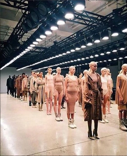 Kanye West: Το fashion show, οι Kardashians και οι κακές κριτικές - εικόνα 12