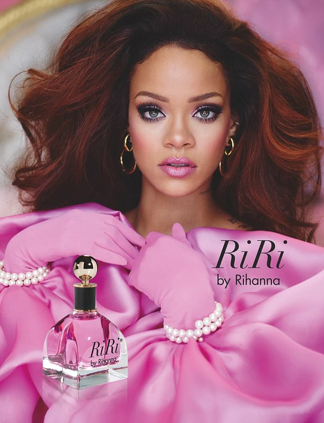 Rihanna: Αγνώριστη στην καμπάνια του νέου της αρώματος