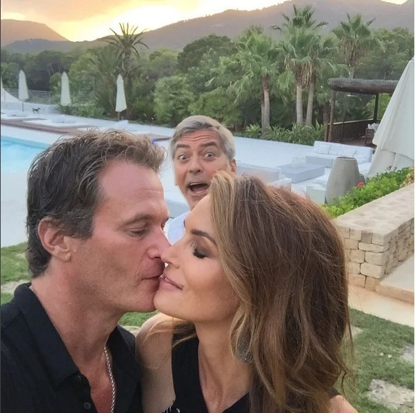 Cindy Crawford: Ποιος σταρ έκανε photobomb στο τελευταίο της instagram;