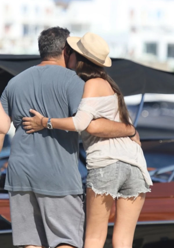 Υβόννη Μπόσνιακ - Αντώνης Ρέμος: Ερωτευμένοι στη Μύκονο - εικόνα 3