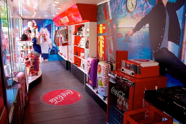 Coca-Cola: Tο πιο δροσερό Pop-up Store ανοίγει στη Μαρίνα Φλοίσβου! - εικόνα 5