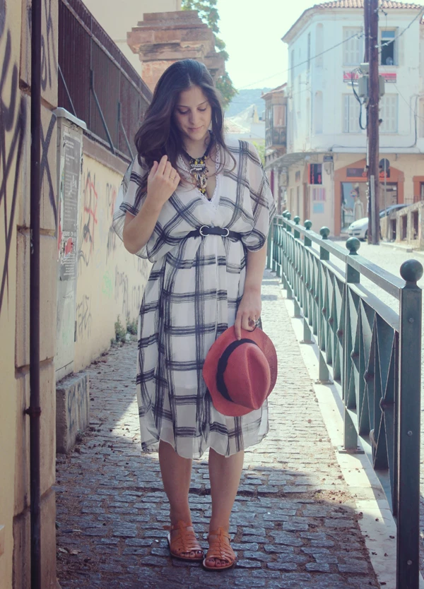 Miss Chic: Τι έχει η βαλίτσα διακοπών της fashion blogger; - εικόνα 4