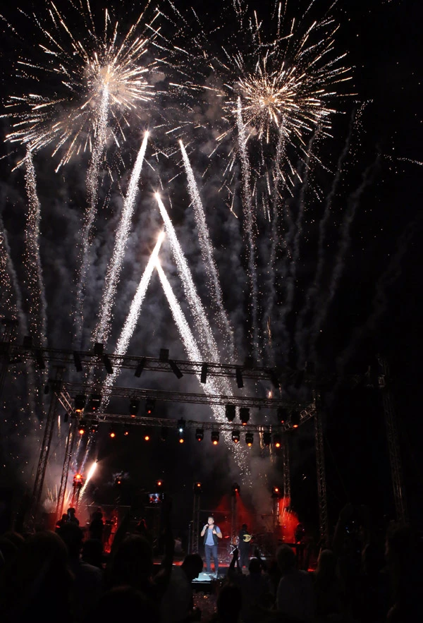 Julio Iglesias, Αντώνης Ρέμος: Η μεγάλη συναυλία στη Μύκονο - εικόνα 6