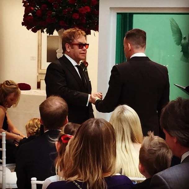 O Elton John παντρεύτηκε και το Instagram πήρε φωτιά - εικόνα 5