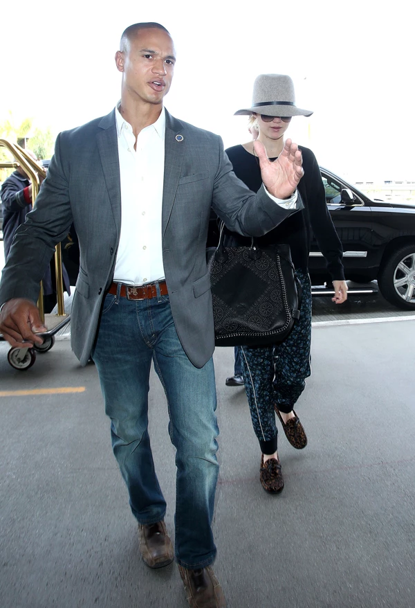 Ο bodyguard που κλέβει (λίγη από) τη λάμψη της Jennifer Lawrence - εικόνα 2