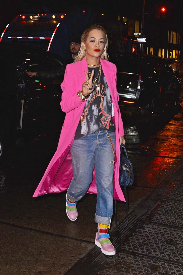Rita Ora: Cool και super trendy εμφάνιση που μαγνήτισε τα φλας 