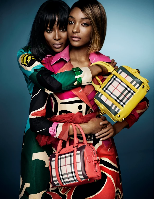 Naomi Campbell: Στην εντυπωσιακή καμπάνια Burberry