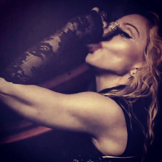 Madonna: Διέρρευσε το νέο της clip για το τραγούδι “Living for love”