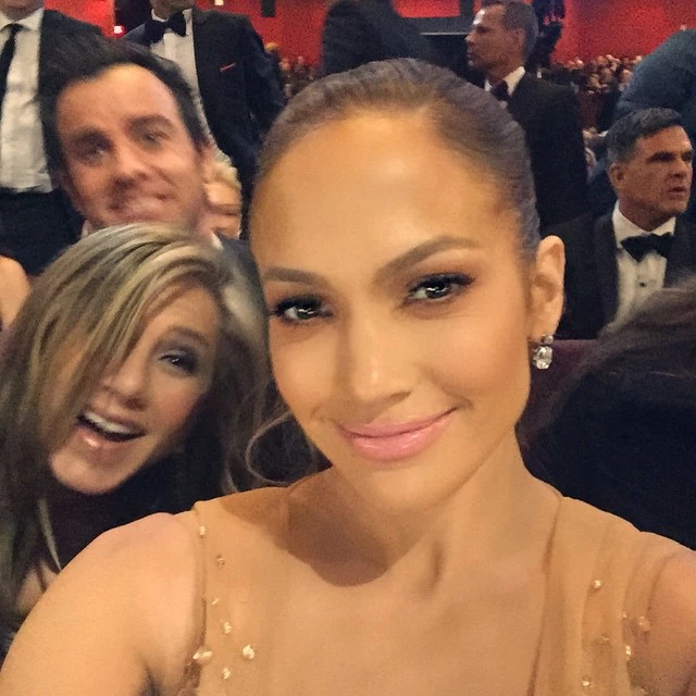 Jennifer Lopez: Η miss Selfie των φετινών Όσκαρ - εικόνα 2