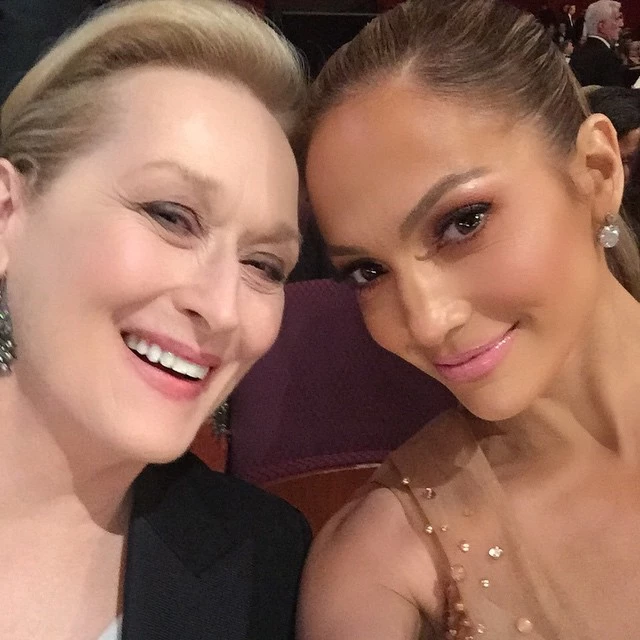 Jennifer Lopez: Η miss Selfie των φετινών Όσκαρ - εικόνα 3