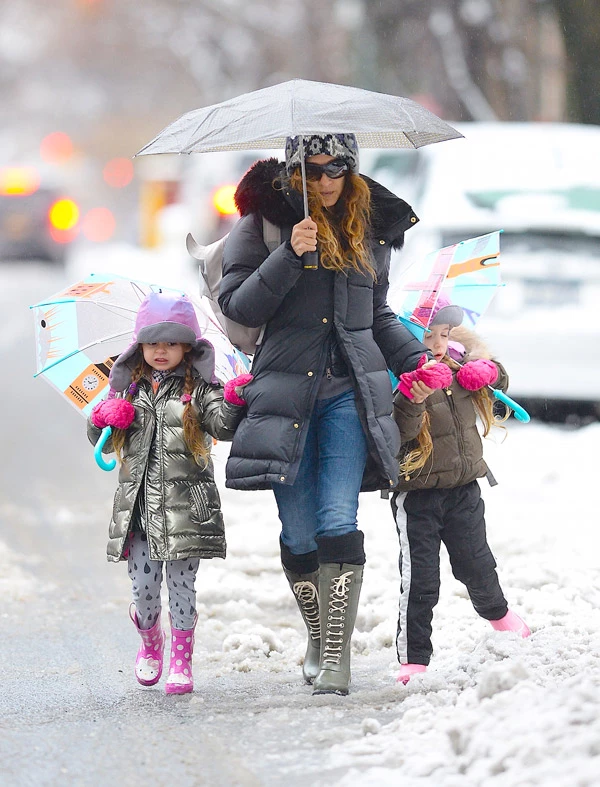 Sarah Jessica Parker: Βόλτες στη χιονισμένη Νέα Υόρκη με τα παιδιά της