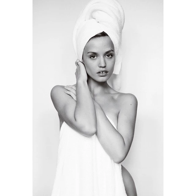 Μόνο με μία πετσέτα οι διάσημοι φωτογραφίζονται από τον Mario Testino - εικόνα 8