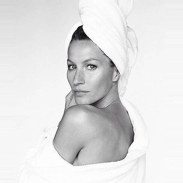 Μόνο με μία πετσέτα οι διάσημοι φωτογραφίζονται από τον Mario Testino - εικόνα 2