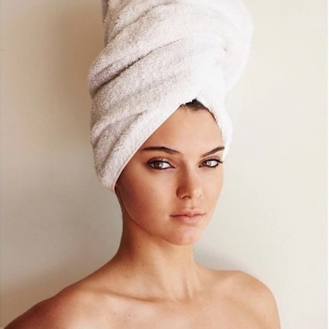 Μόνο με μία πετσέτα οι διάσημοι φωτογραφίζονται από τον Mario Testino - εικόνα 12