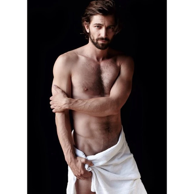 Μόνο με μία πετσέτα οι διάσημοι φωτογραφίζονται από τον Mario Testino - εικόνα 9