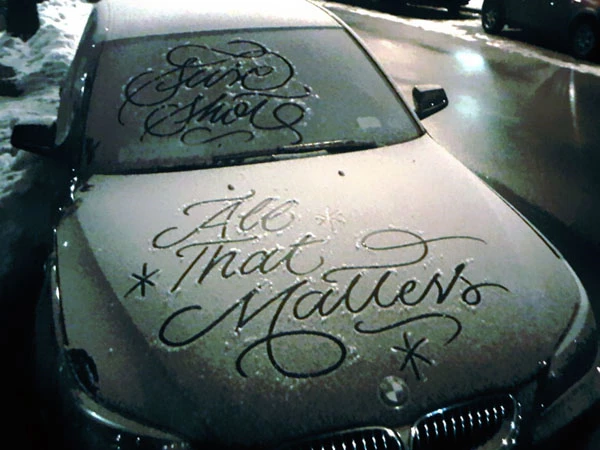 Tα καλλιγραφικά μηνύματα στα χιονισμένα αυτοκίνητα της Νέας Υόρκης - εικόνα 4