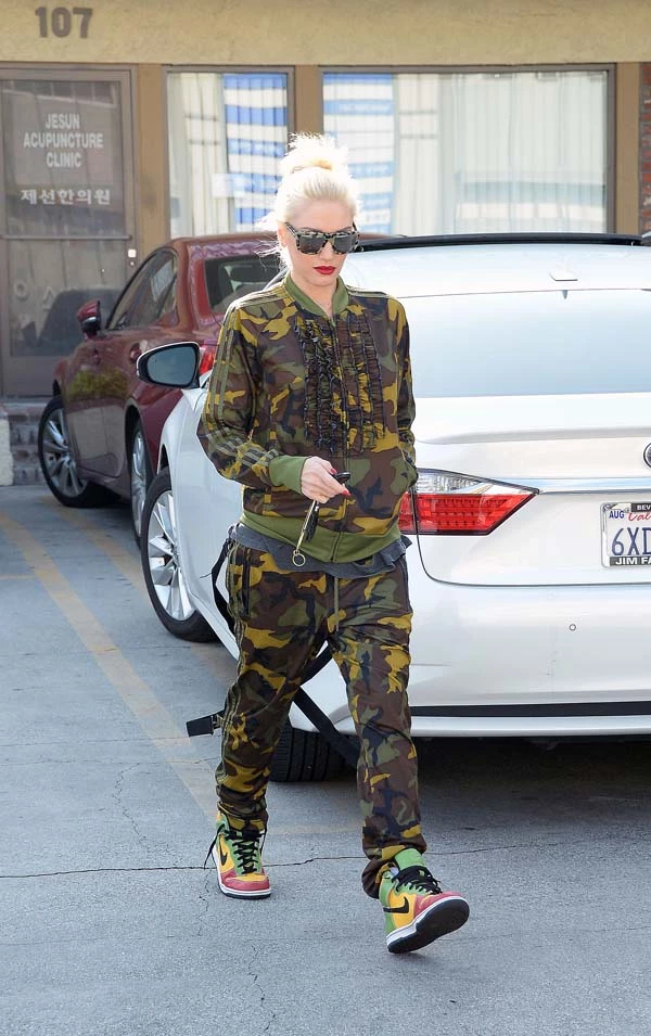 Gwen Stefani: Έτσι φοριέται η militaire τάση - εικόνα 2
