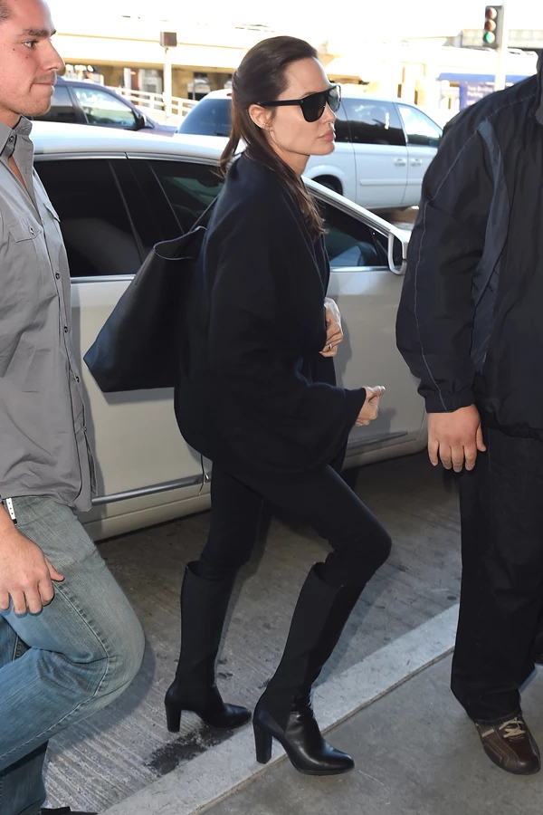 Angelina Jolie: Δημιούργησε πανικό καταφτάνοντας στο LAX - εικόνα 3