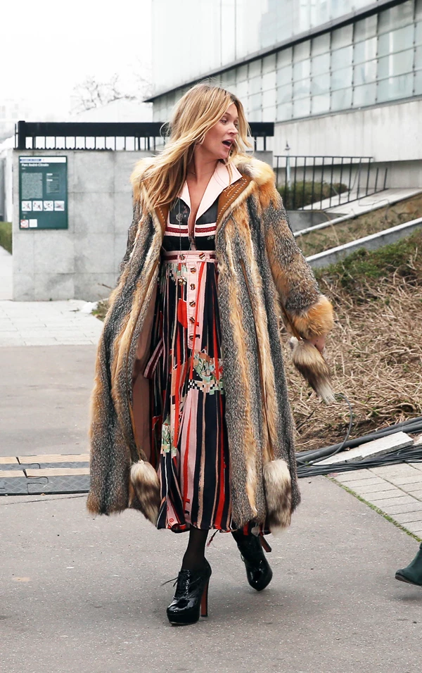 Πρέπει να το δεις: Tο look της Kate Moss στο show του Louis Vuitton
