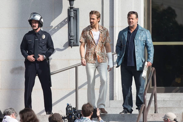 Ryan Gosling-Russel Crowe: Με μουστάκι, καμπάνα και aviator γυαλιά ηλίου - εικόνα 4
