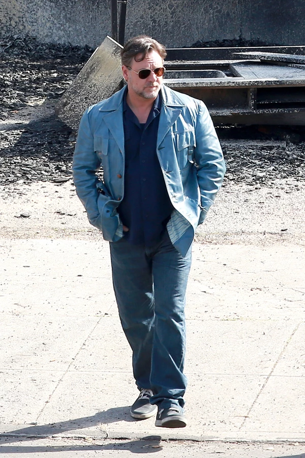 Ryan Gosling-Russel Crowe: Με μουστάκι, καμπάνα και aviator γυαλιά ηλίου  - εικόνα 3