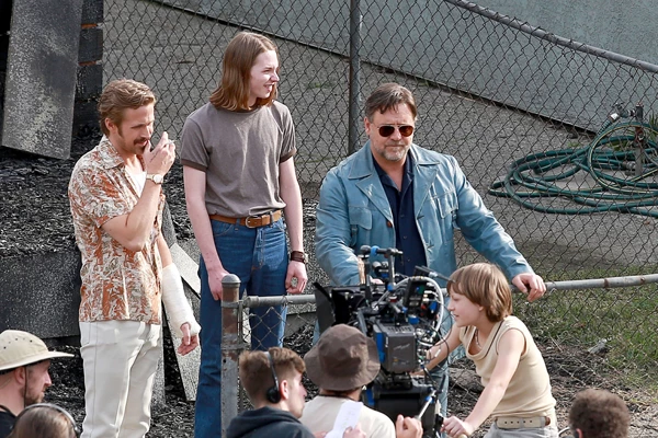 Ryan Gosling-Russel Crowe: Με μουστάκι, καμπάνα και aviator γυαλιά ηλίου - εικόνα 2