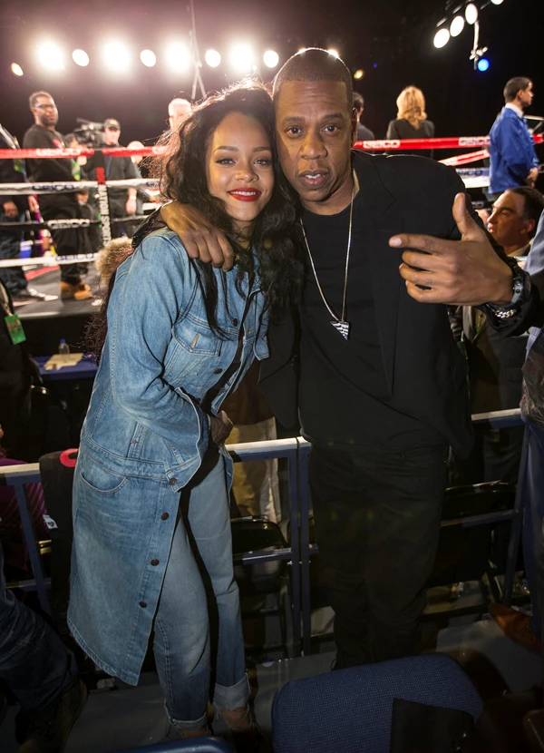 Rihanna: Στο γήπεδο για αγωνα box. Ποιοι celebs βρέθηκαν στα διπλανά καθίσματα; - εικόνα 4