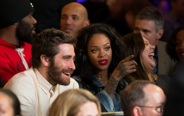 Rihanna: Στο γήπεδο για αγωνα box. Ποιοι celebs βρέθηκαν στα διπλανά καθίσματα; - εικόνα 3