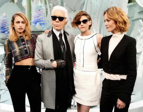 O Κarl Lagerfeld επέλεξε επίσημα τις μούσες της καμπάνιας για τις τσάντες Chanel