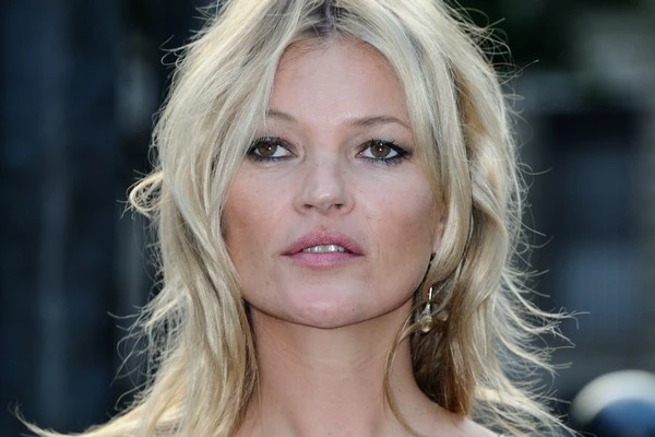 Η Kate Moss αποδεικνύει ότι τα messy hair είναι το πιο sexy χτένισμα! - εικόνα 3