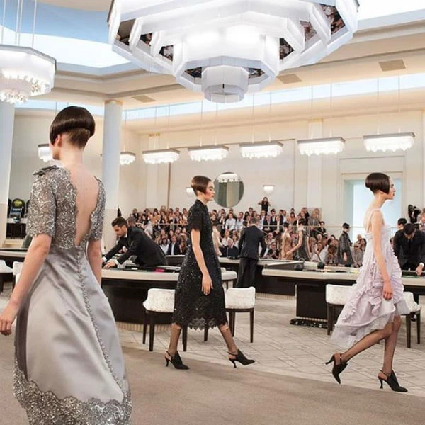 Οι σταρ παίζουν ρουλέτα στο show Chanel Haute Couture - εικόνα 6