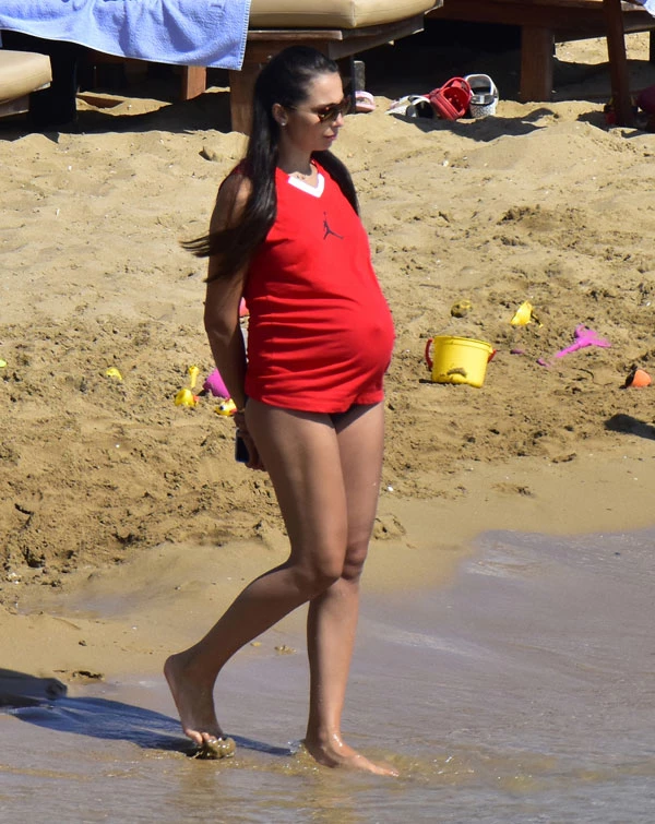 Ολυμπία Χοψονίδου: Στην παραλία λίγο πριν γεννήσει!  - εικόνα 2