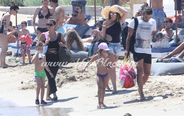 Σίσσυ Χρηστίδου - Μαρία Κορινθίου: Με τα παιδιά τους στην παραλία! - εικόνα 4